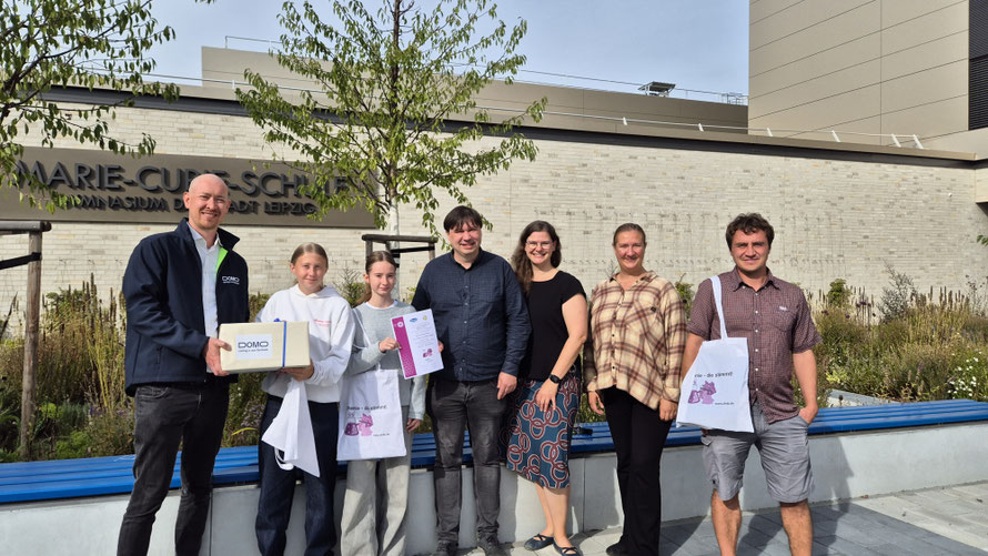 Übergabe des Schulsonderpreises an die Marie-Curie-Schule Leipzig.