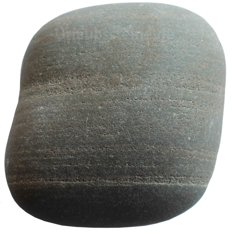 Geschliffener blauer Gneis. Fundort: Ostsee, Deutschland.