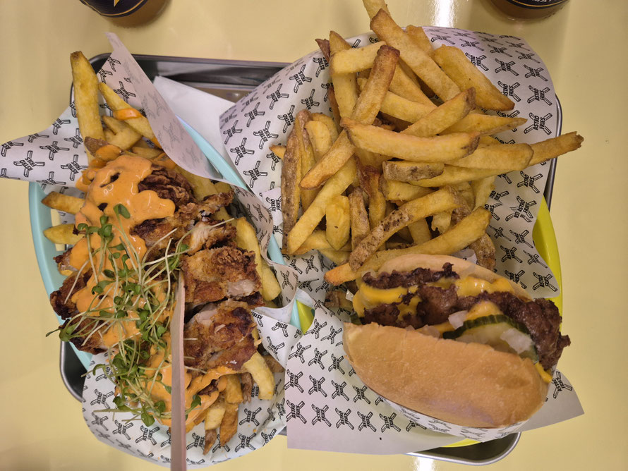 Smash Burger & Homemade Fries im ASTRO FRIES, Basel © Bellone Franchise Consulting GmbH