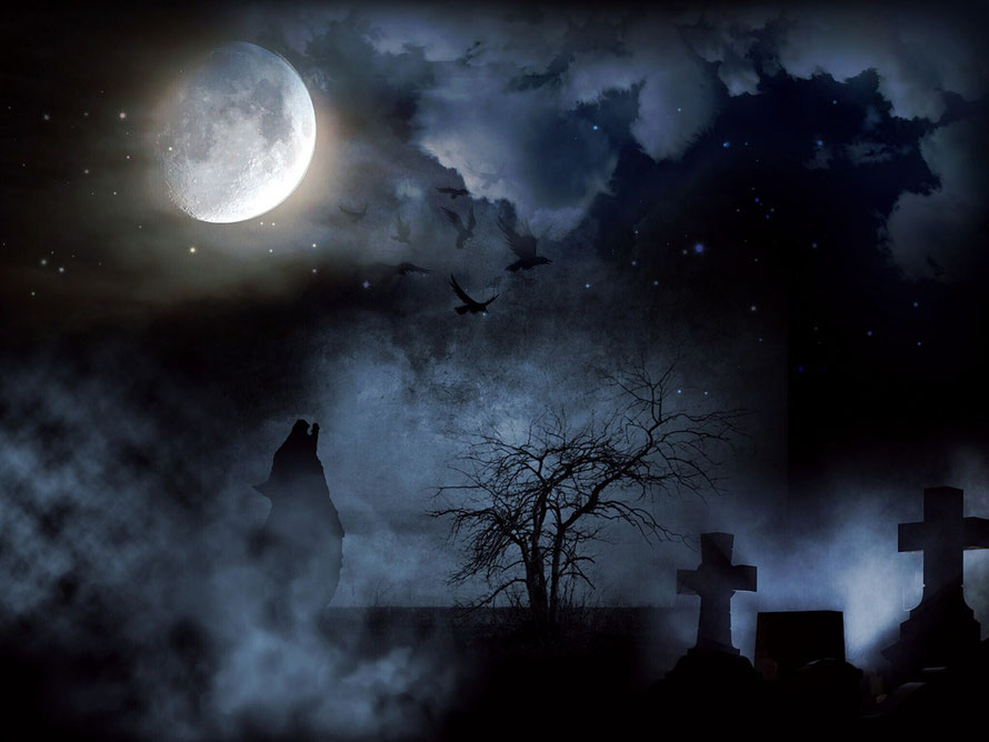 Auf dem Friedhof bei Nacht. www.pixabay / mystic art design