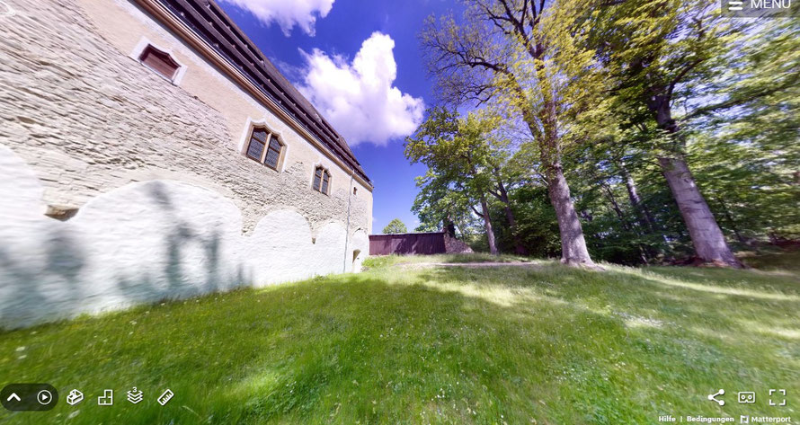 So bewegt man sich virtuell zum Beispiel durch die Klosteranlage Altzella, fast so, als wäre man da .....(https://museum-virtuell.com/altzella/)