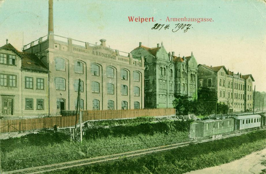 Firma Albert Kunze im Jahr 1905: das Zweigwerk in Weipert. In den 1920er-Jahren hatte die Firma ca. 800 Mitarbeiter. (Quelle: www.erzgebirge-weipert.de)