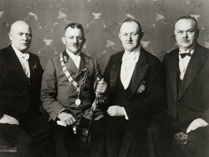 v.l.n.r. : Herr Ulbricht, Herr Karl Lau,  Herr Walter Börner, Herr Jochmann                                                  (Bild: Foto Hanisch / Roßwein)