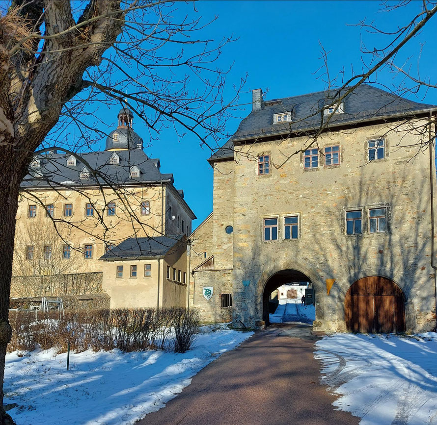 Schloss Frauenstein, Allee zum Torhaus
