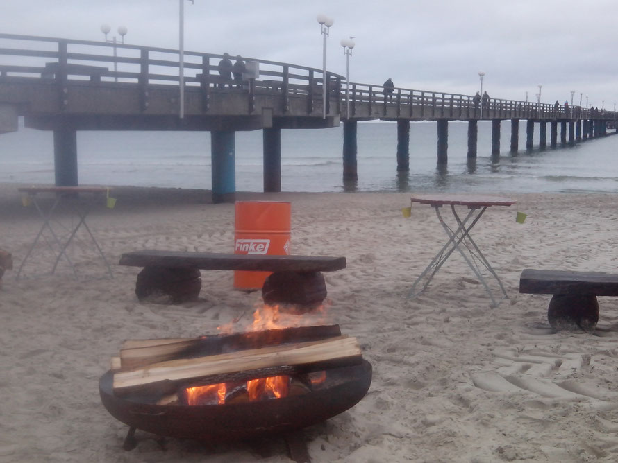 Feuerstelle am Binzer Strand vor der Seebrücke