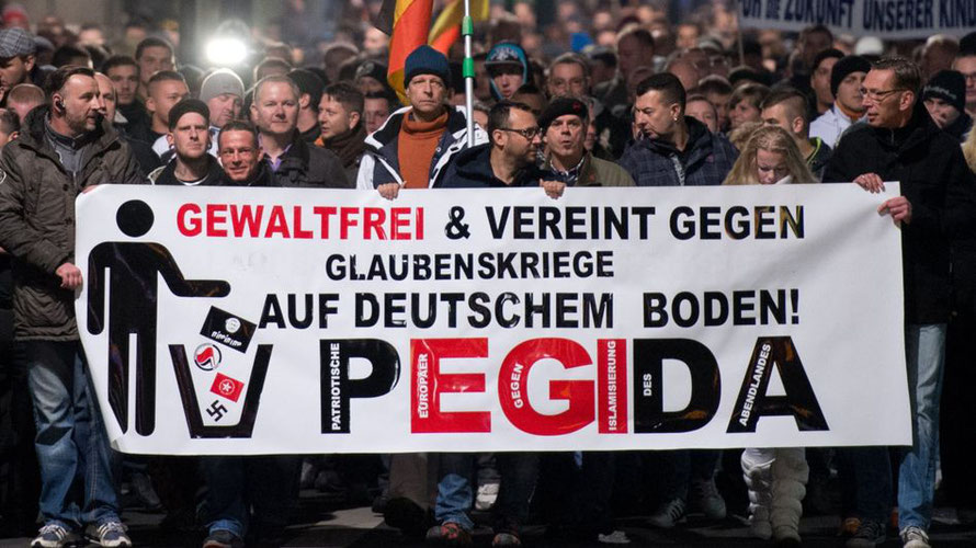 Pegida-Demo in Dresden 2014 (Foto: Arno Burgi/dpa, www.spiegel.de)