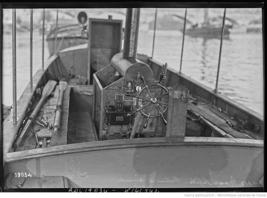 Bateau des chantiers De Coninck à Maisons-Laffitte