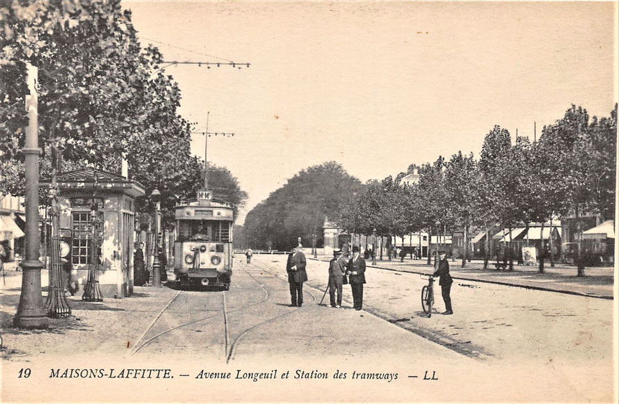 Maisons-Laffitte, avenue de Longueil, le tarmway