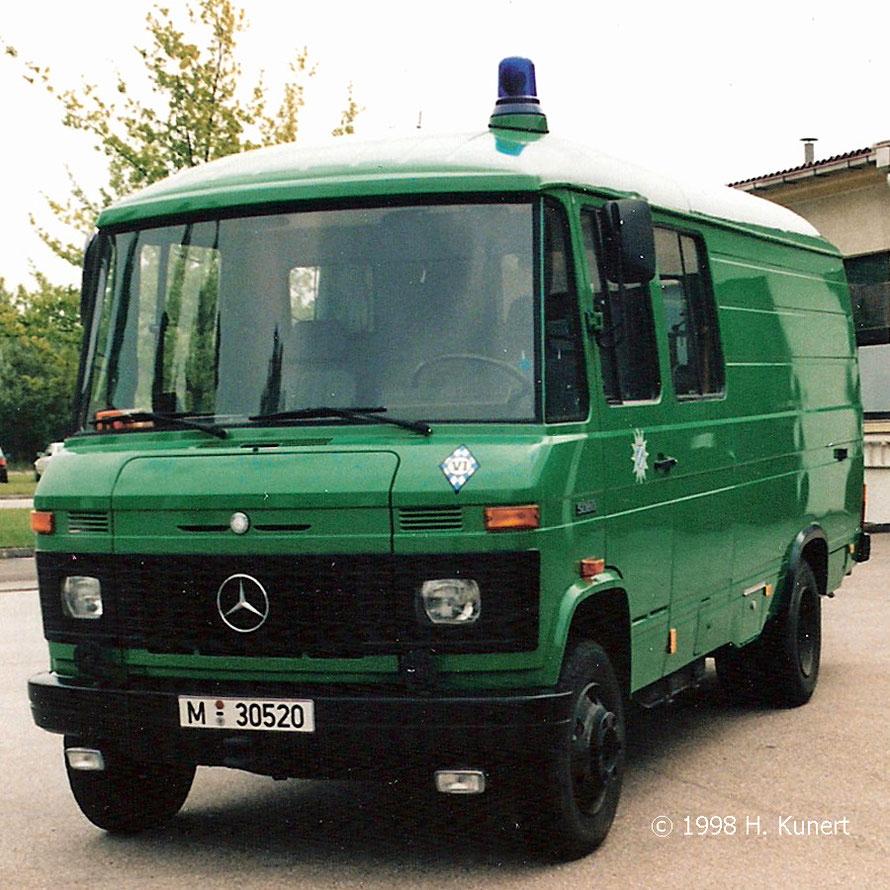 1998 noch ohne Schriftzug: POLIZEI an Front und Heck! Scan von Fotos