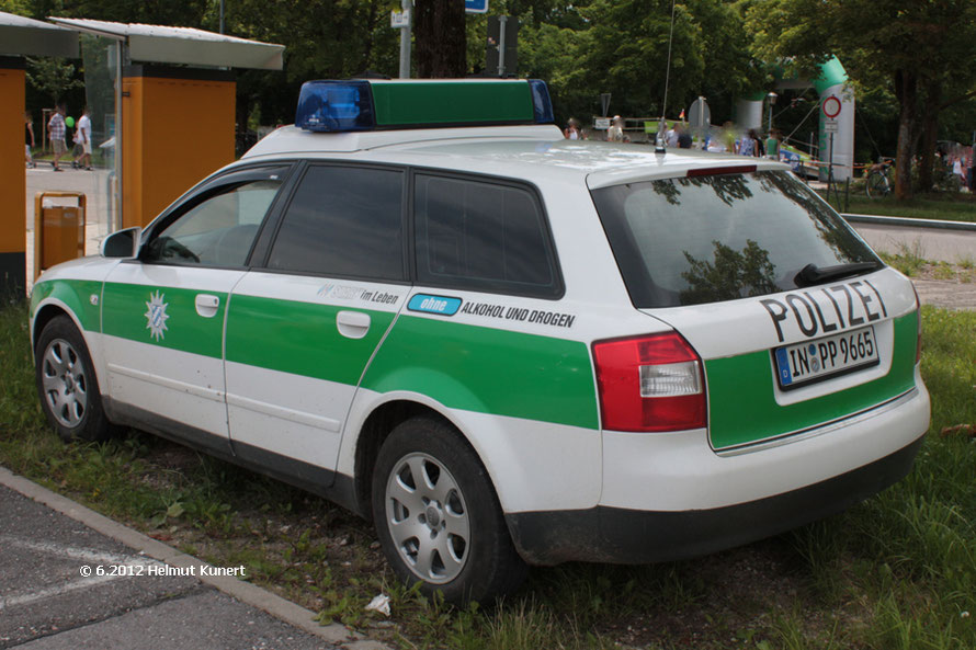 Schmale hohe Schrift "POLIZEI"