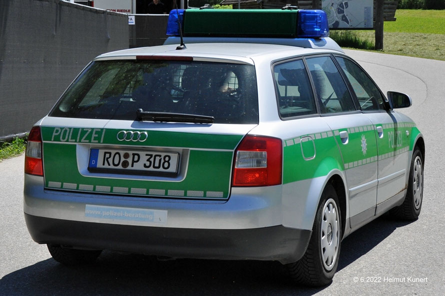 noch mit dem vergilbten Aufkleber auf der Stoßstange