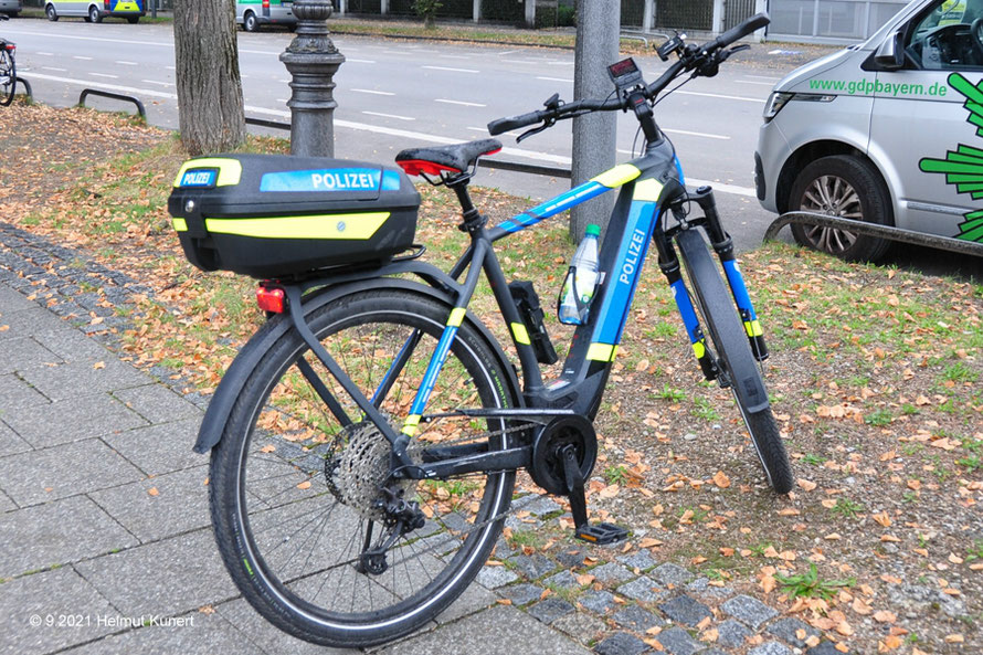 Hier im Einsatz mit persönlicher Ausrüstung (Trinkflasche) des Fahrers