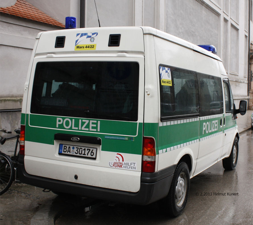 Selten auf derartigen Fahrzeugen der Digitalfunk-Aufkleber