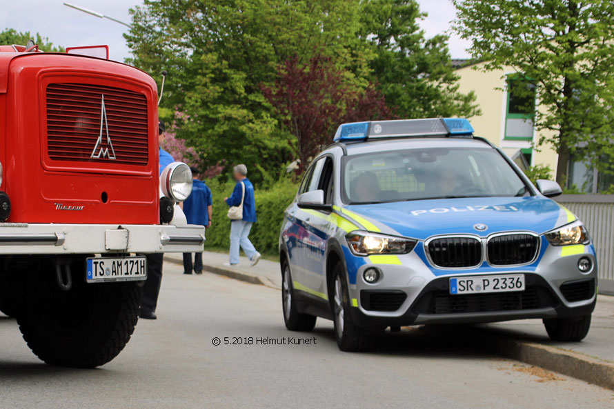 Zufahrt zum Oldtimertreffen in Regen.