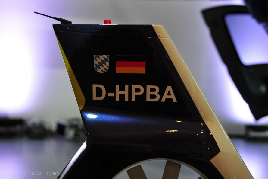 Das bayerische Wappen und die Bundesflagge vereint!