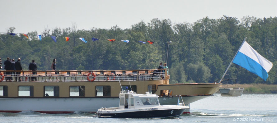 Begleitboot von Ministerpräsident Markus Söder und Bundeskanzlerin Angela Merkel bei der Überfahrt nach Herrenchiemsee am 14.07.2020