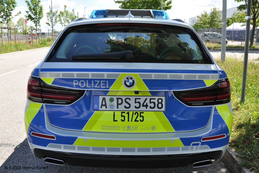 Mit dem "Rettungsgasse - Aufkleber" hinten