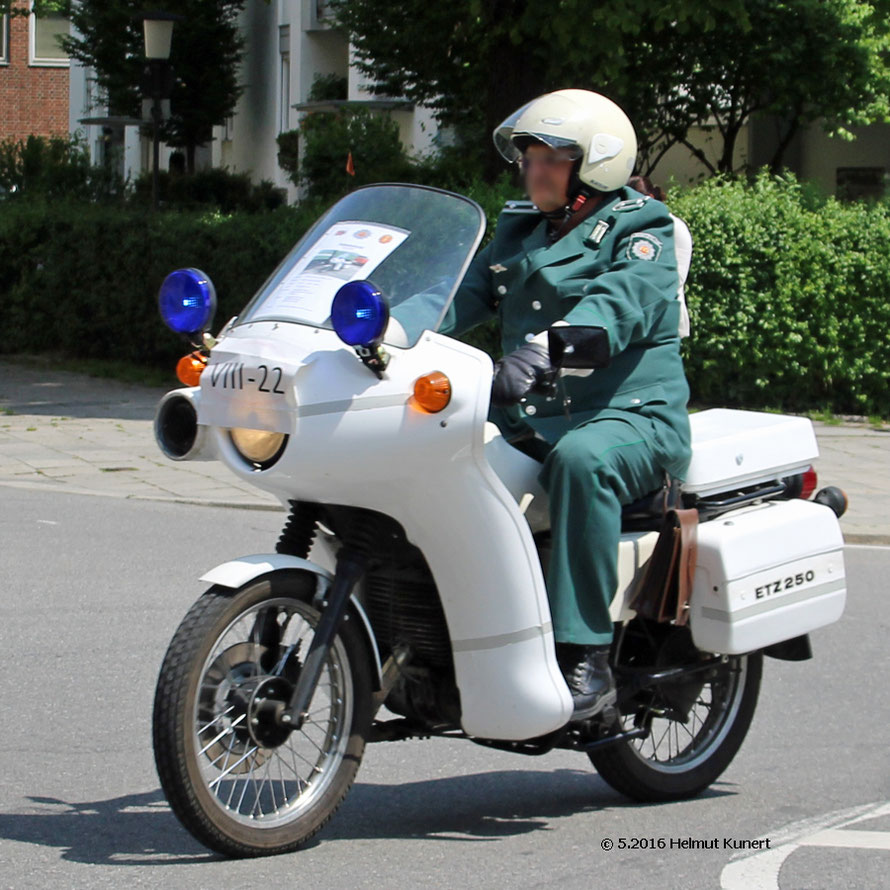 Teilnehmer bei den Oldtimern.