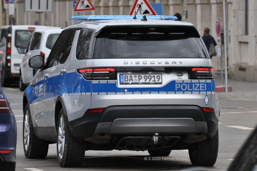 Als Zugfahrzeug z.B. für den Lichtmastanhänger, darf die Anhängekupplung nicht fehlen.