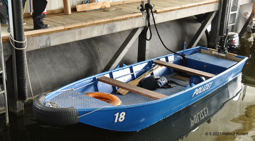 Im Bootshaus im Wasser angekommen