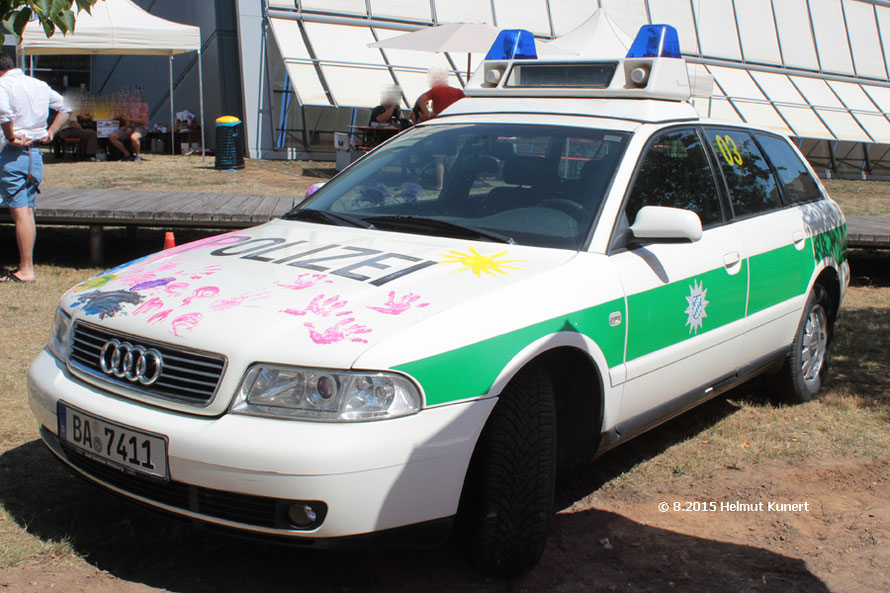 auffällig an diesem Audi ist die 03 in der hinteren Türe