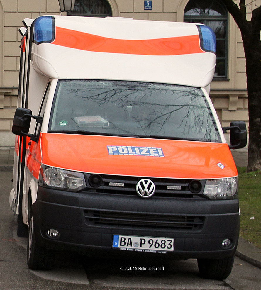 Hier als Polizeifahrzeug gekennzeichnet.