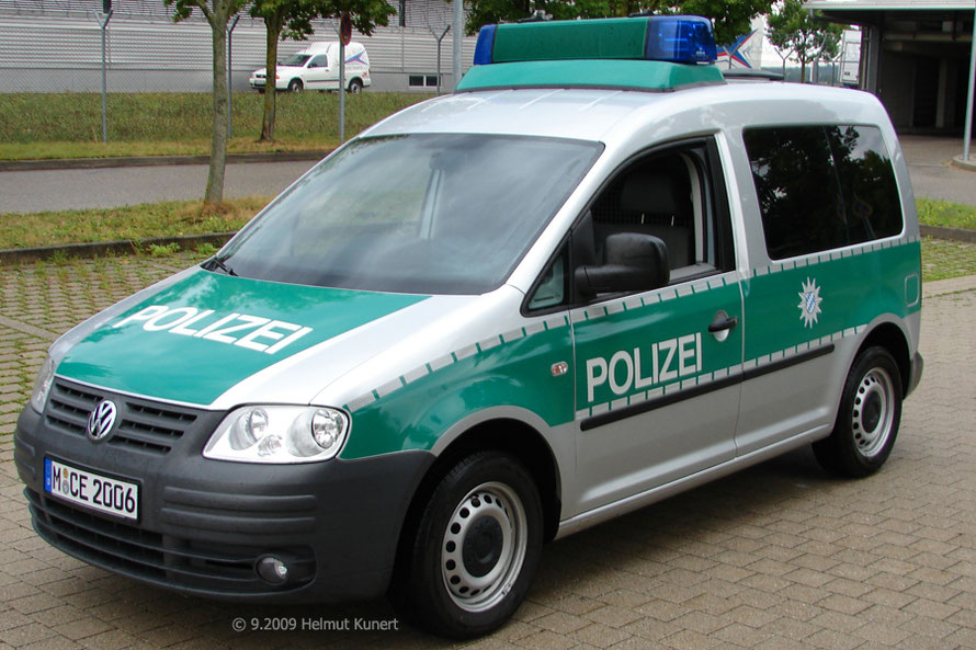 mit nur einer Türe auf der Fahrerseite.