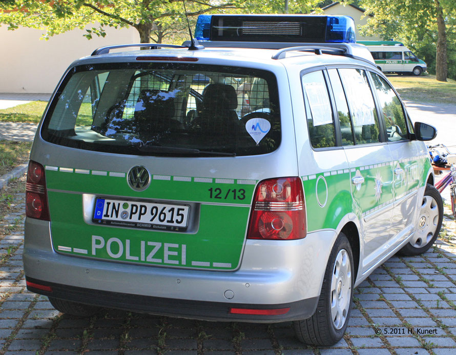 Mit Kennung und dem Aufkleber für die Olympiabewerbung
