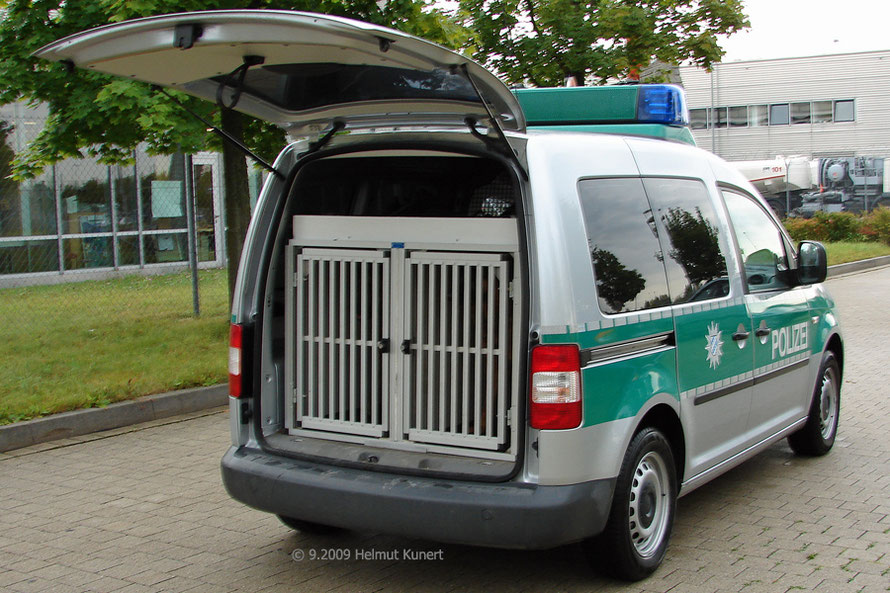 Standort des Fahrzeugs ist Ingolstadt, weshalb der Caddy heute Kfz.-Zeichen IN, dem PP Obb.-Nord zugehörig, hat.