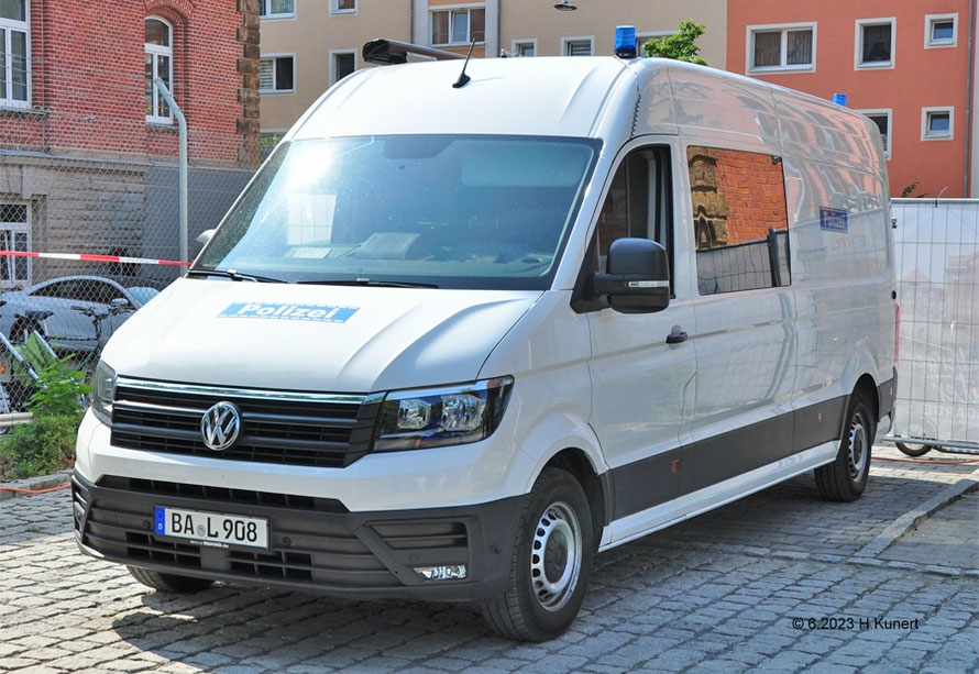 Der Crafter wird als Zugfahrzeug  für einen Bootsanhänger einer TEE genutzt.