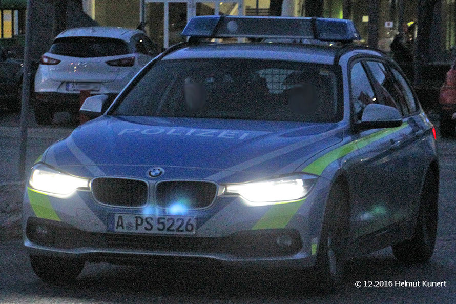 Leider erst am Abend gesichtet: BMW in Silber mit blauen und gelben Markierungen.