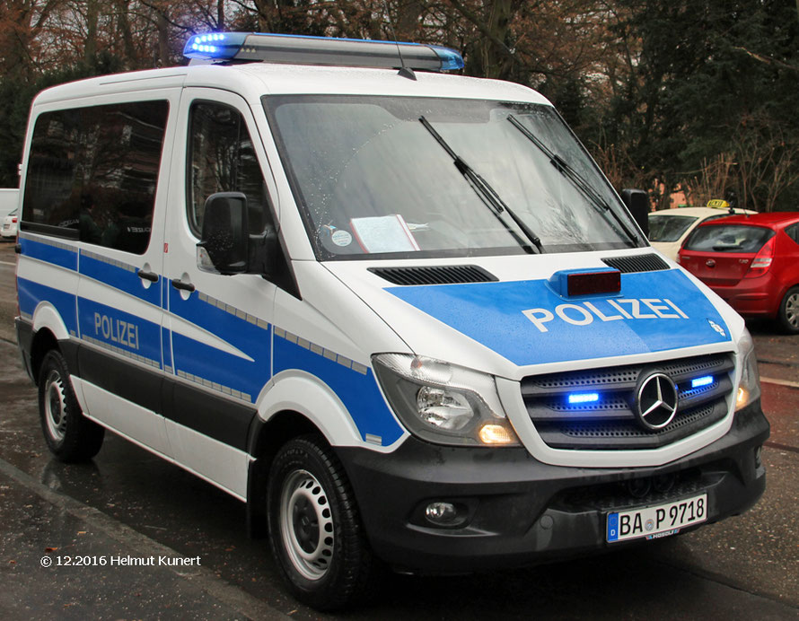 Bei der BePo inzwischen überall vorhanden: Fahrzeuge mit blauer Beklebung.