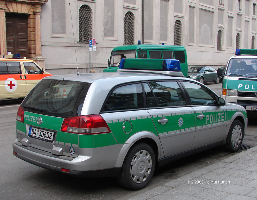 aufgenommen vor dem Polizeipräsidium München während der Sicherheitskonferenz 2009