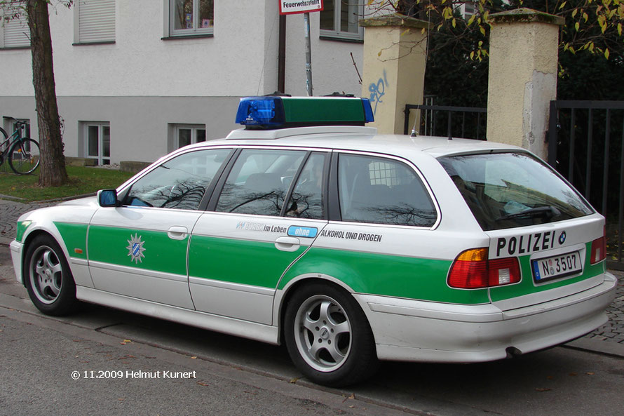 POLIZEI in fetten Buchstaben 