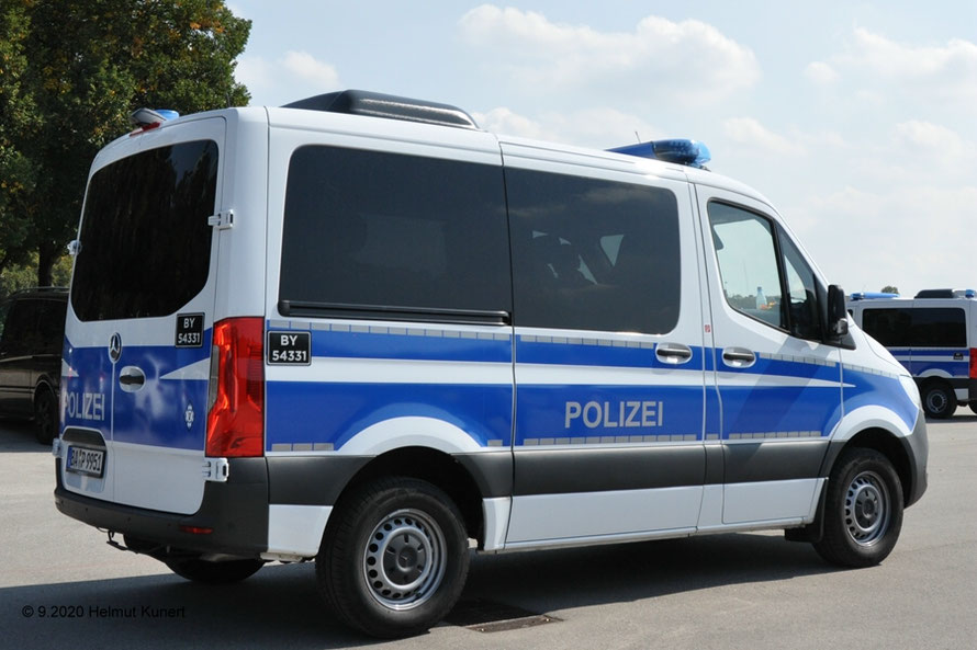 Mit beiden Kennzeichnungen der Einheit 