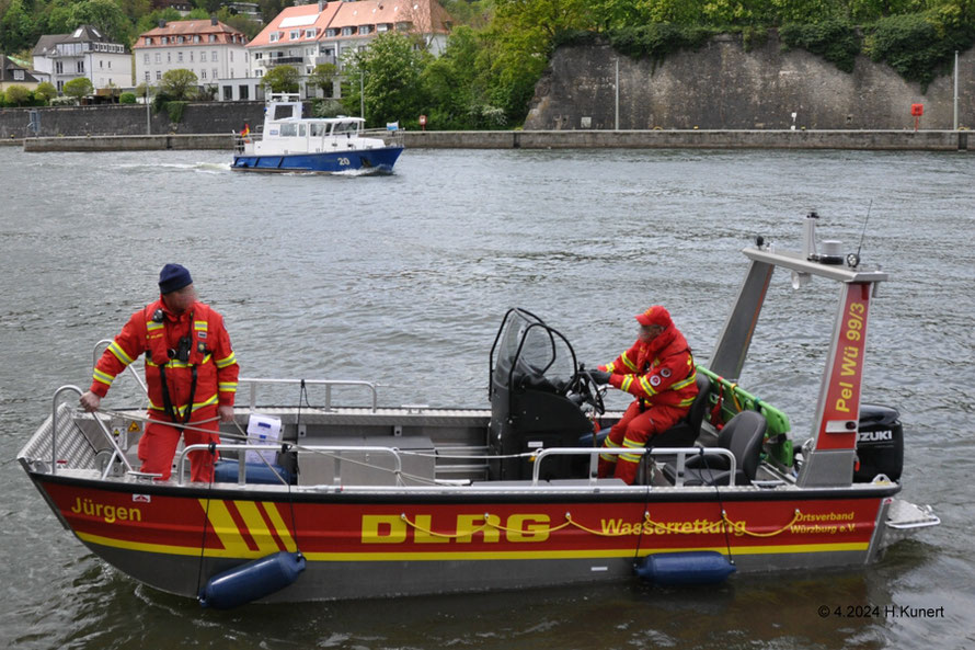DLRG und Polizeiboot Würzburg