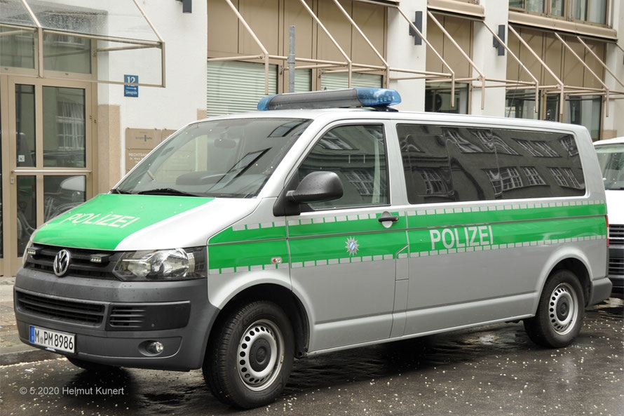 Hier ohne Steckblaulicht hinten!