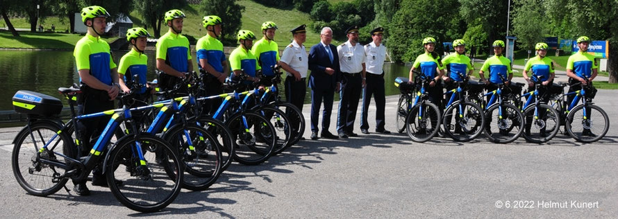 Bayerns Innenminister Joachim Herrmann bei der Vorstellung des Pilotprojekt hauptamtliche Fahrradstaffel