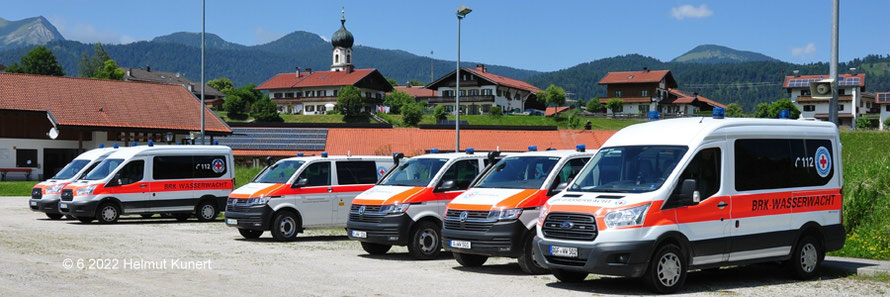 Wasserwachtfahrzeuge aus ganz Bayern zur Abholung bereitgestellt in Krün