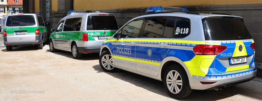 3 verschiedene Deinsthundeführerfahrzeuge