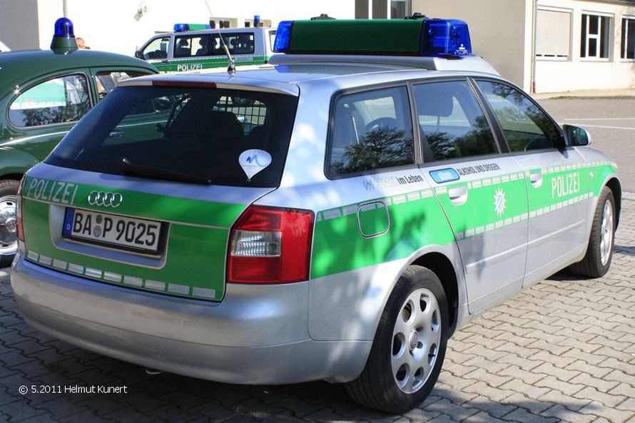 Mit dem Aufkleber für die Bewerbung Münchens um die olympischen Spiele.