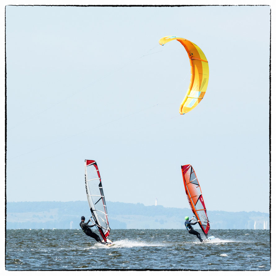 Rügen Ummanz Surfer vor Hiddensee