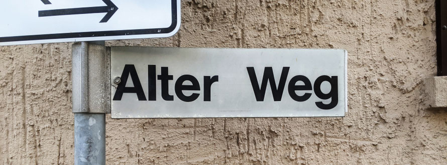 Foto vom Schild Straßenname "Alter Weg"_Kaemmerer Katja