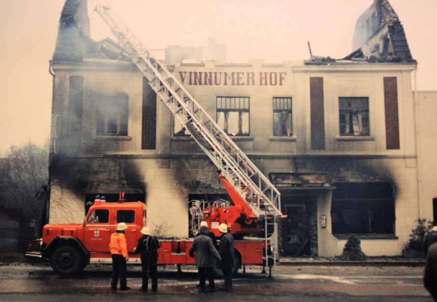 1972 brannte der Vinnumer Hof ab. Foto: Stadtarchiv