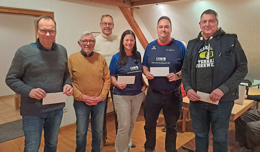 vlnr: Matthias Kortenbusch (3. Preis), Theo Watermeier (Vorstandssprecher des Heimatvereins), Thomas Diening (Organisation), Frauke Hischer (1. Preis), Markus Sanning (2. Preis) und Hubert Budde (4. Preis).