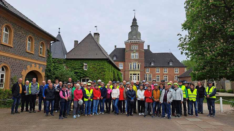 Historische Radtour 2024 am Schloss Sandfort
