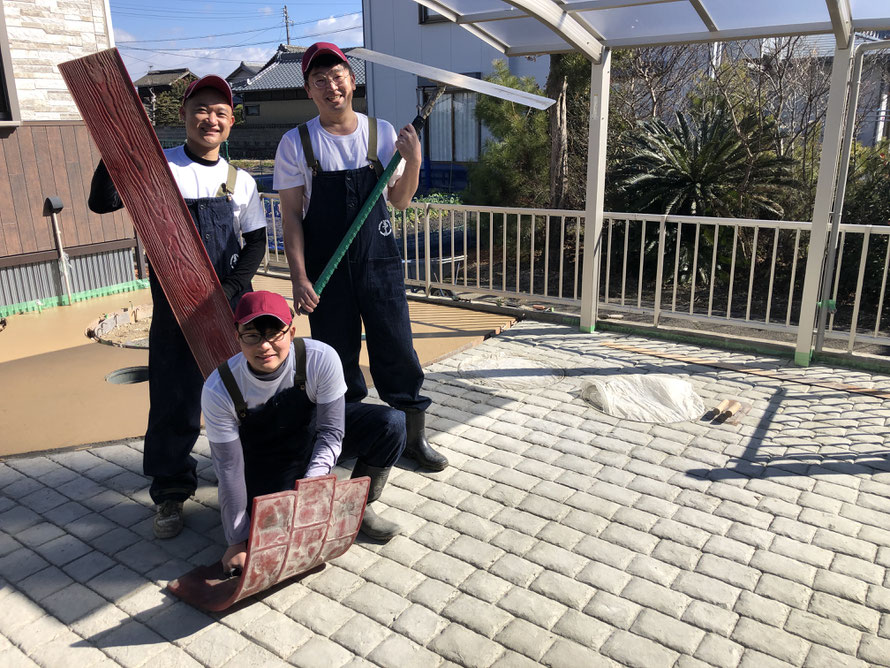 エクステリア　外溝　外構　造園　展示場　ショールーム　庭　塀　門　フェンス　カーポート　デザイン　スタンプ　コンクリート　修理　エクステリア　メンテ　修繕　補修　直す　部品　交換　カーポート　ウッド　デッキ　オーバードア　フェンス　扉　ライト