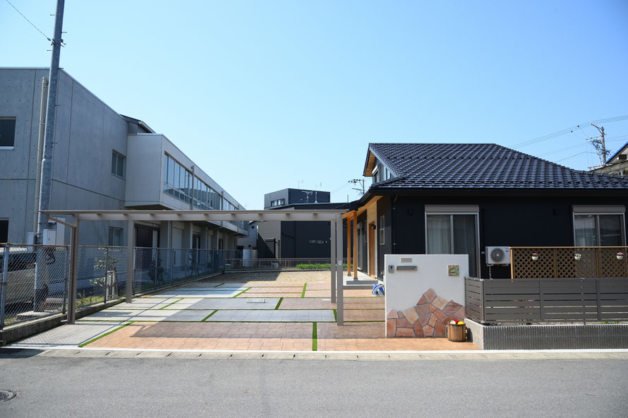 和風　和風モダン　和庭　造園　外構　庭　駐車場　スタンプコンクリート　デザインコンクリート　外溝　門　塀修理　エクステリア　メンテ　修繕　補修　直す　部品　交換　カーポート　ウッド　デッキ　オーバードア　フェンス　扉　ライト