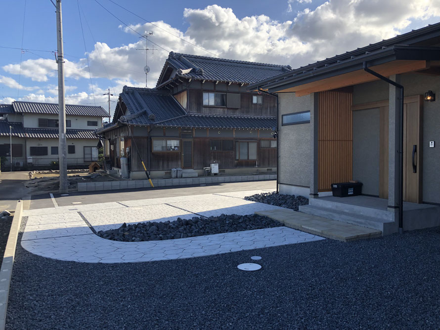 和風　和風モダン　和庭　造園　外構　庭　駐車場　スタンプコンクリート　デザインコンクリート　外溝　門　塀タイル　テラコッタ　駐車場　カースペース　カーフロア　庭　新築　スタンプ　コンクリート　リフォーム　300角　レンガ