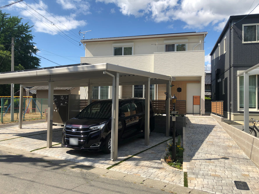 モダン　シンプルモダン　ナチュラルモダン　外構　庭　駐車場　スタンプコンクリート　デザインコンクリート　外溝　門　塀